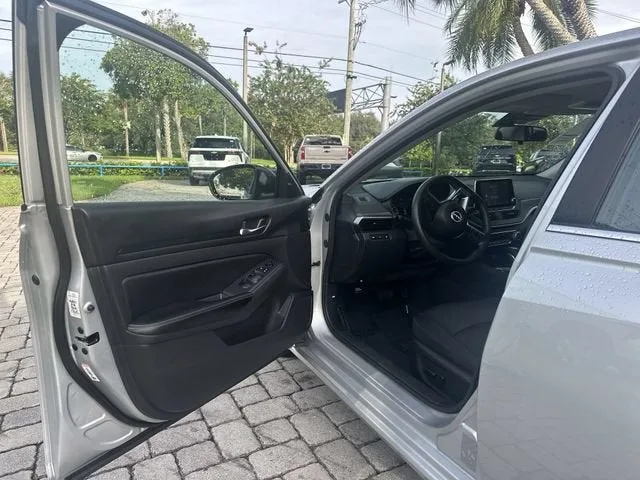 2024 Nissan Altima 2.5 SV photo 22