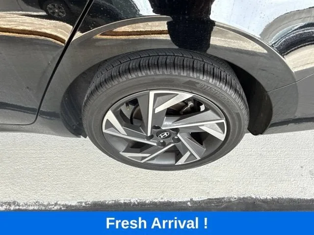 2025 Hyundai Elantra SEL Convenience photo 18
