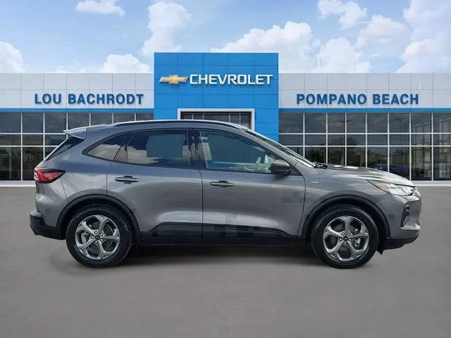 2025 Ford Escape ST-Line photo 2