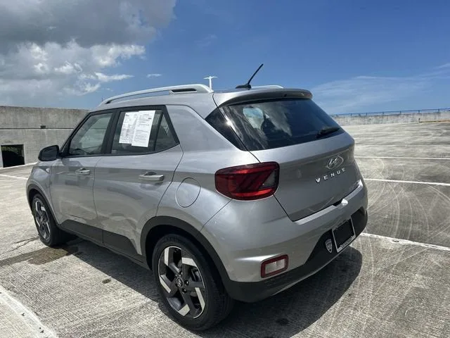 2025 Hyundai Venue SEL photo 21