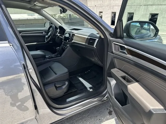 2022 Volkswagen Atlas 2.0T SE w/Technology photo 29