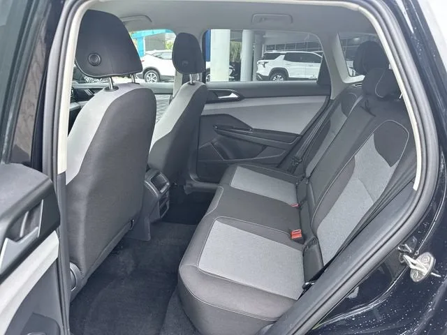 2022 Volkswagen Taos S photo 27