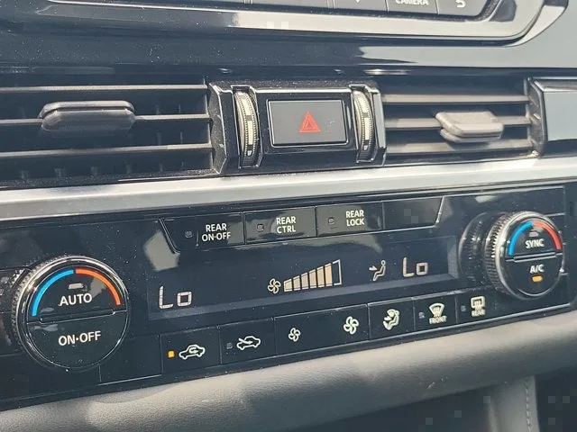 2024 Nissan Pathfinder SV photo 29
