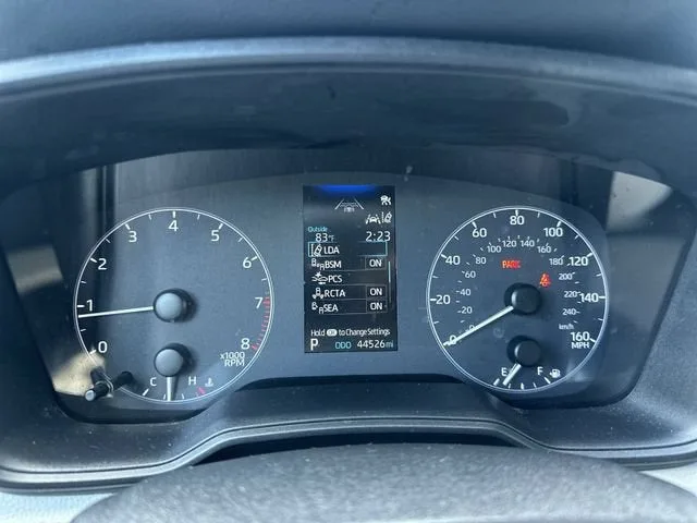 2023 Toyota Corolla Cross LE photo 26