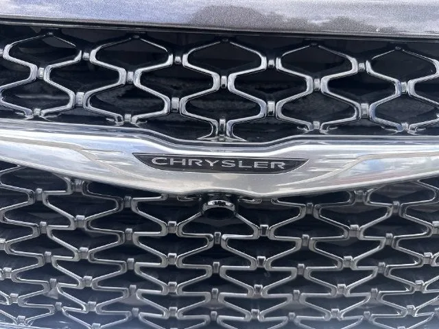 2023 Chrysler Pacifica Limited photo 10