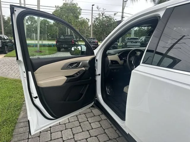 2023 Chevrolet Traverse LS photo 22