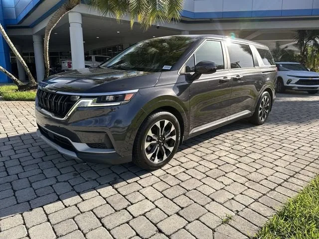 2023 Kia Carnival EX photo 21