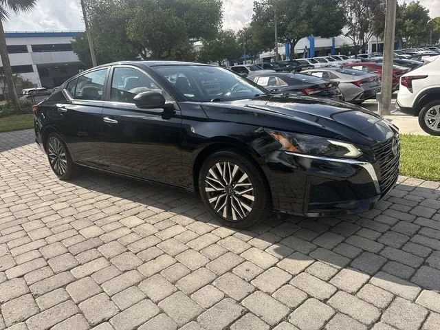 2025 Nissan Altima SV photo 16