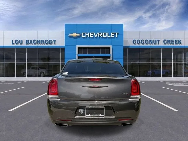 2023 Chrysler 300 300S photo 7