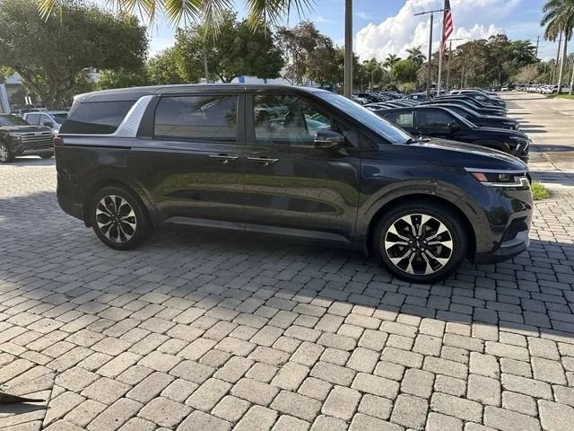 2023 Kia Carnival EX photo 15