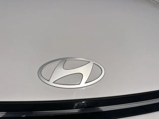 2025 Hyundai Kona SEL photo 10