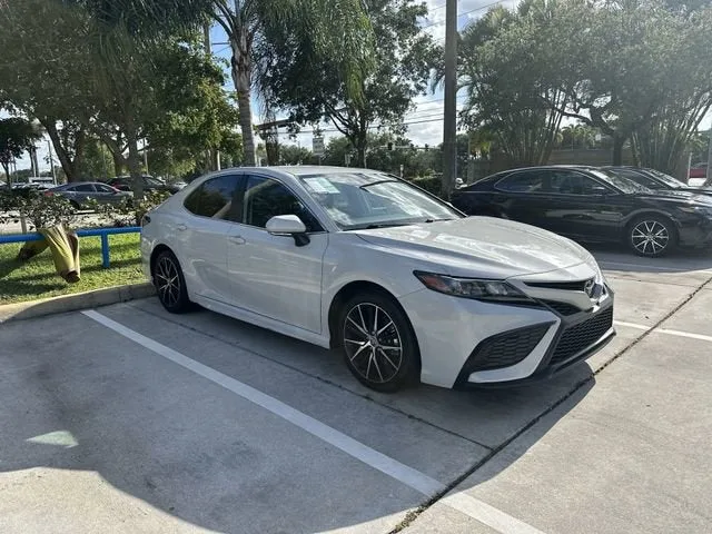 2024 Toyota Camry SE photo 32