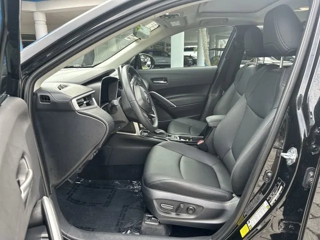 2025 Toyota Corolla Cross XLE photo 30