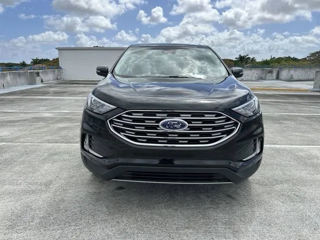 2024 Ford Edge Titanium photo 19