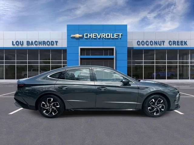 2025 Hyundai Sonata SEL photo 9