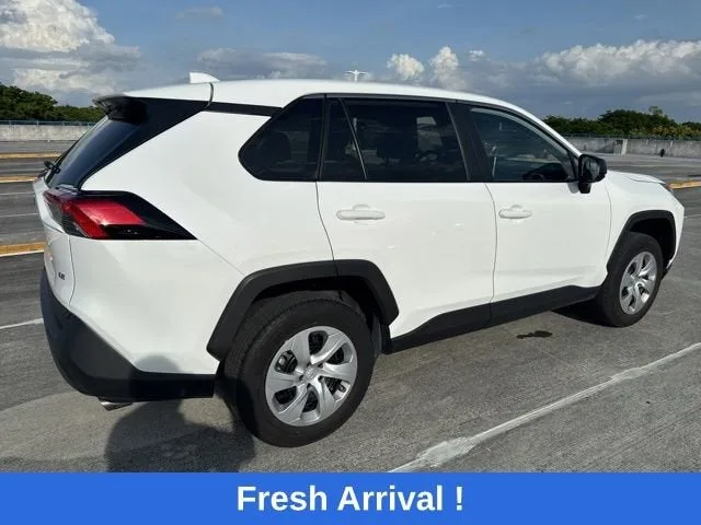 2024 Toyota RAV4 LE photo 13