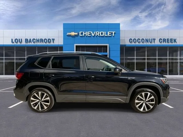 2024 Volkswagen Taos SE photo 9