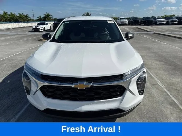 2025 Chevrolet Trax LS photo 15