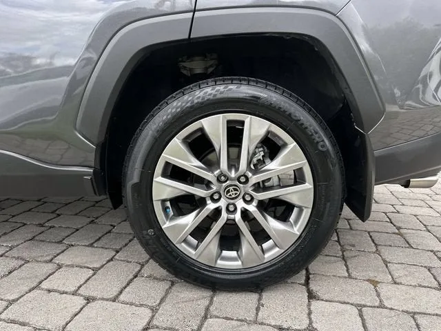 2024 Toyota RAV4 XLE Premium photo 11