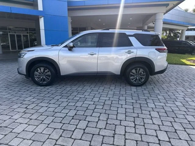 2025 Nissan Pathfinder SV photo 32
