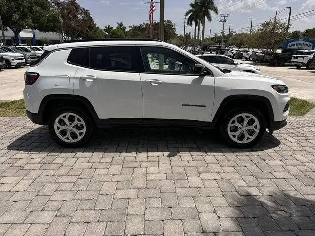 2024 Jeep Compass Latitude photo 14