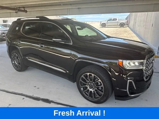 2023 GMC Acadia Denali photo 17