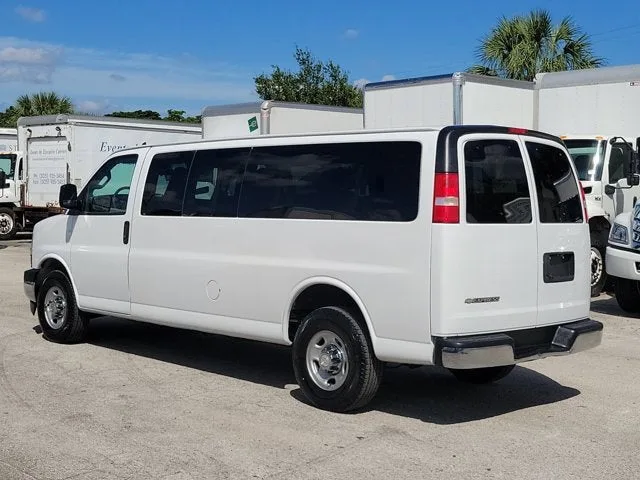 2019 Chevrolet Express Passenger 3500 LT photo 5