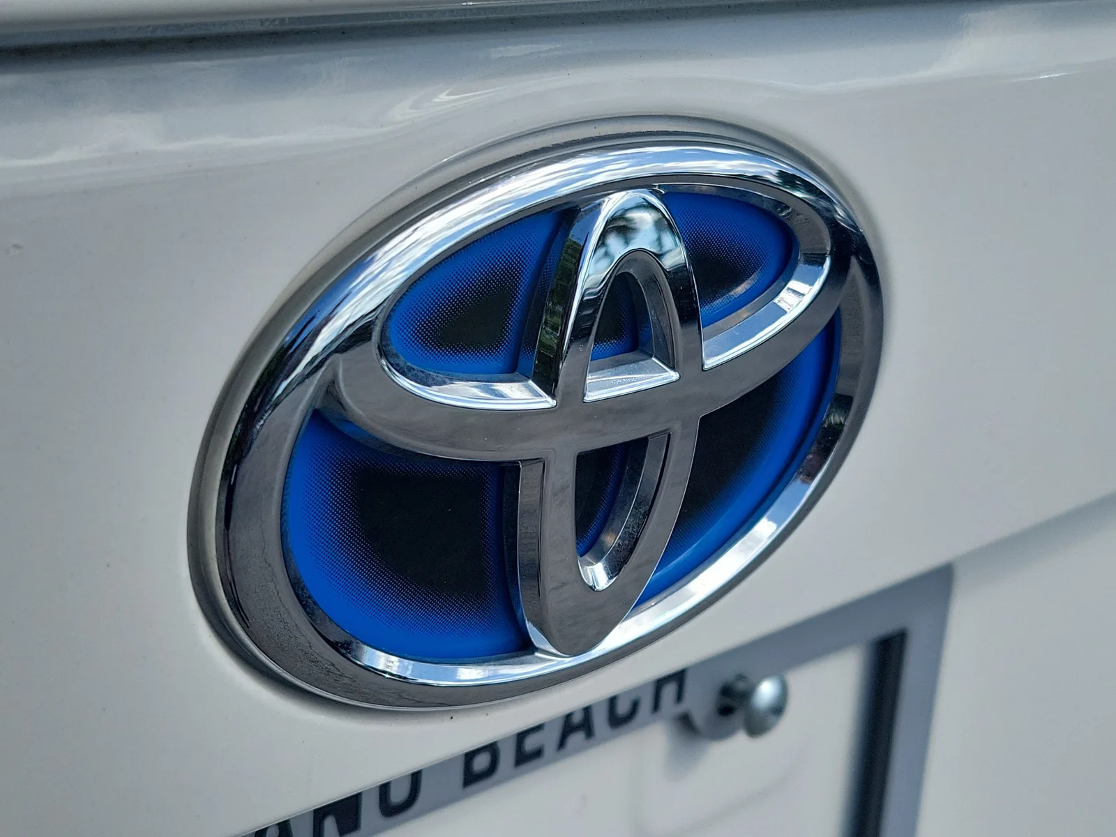2023 Toyota RAV4 Hybrid XLE photo 10
