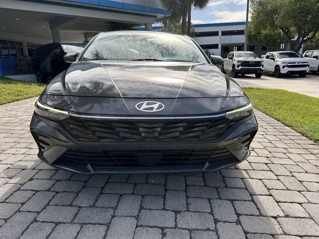 2025 Hyundai Elantra SEL Convenience photo 19