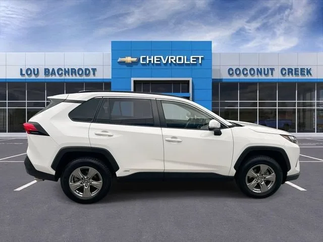 2023 Toyota RAV4 Hybrid XLE photo 9
