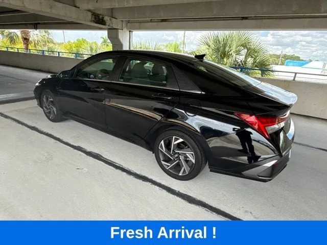 2025 Hyundai Elantra SEL Convenience photo 15