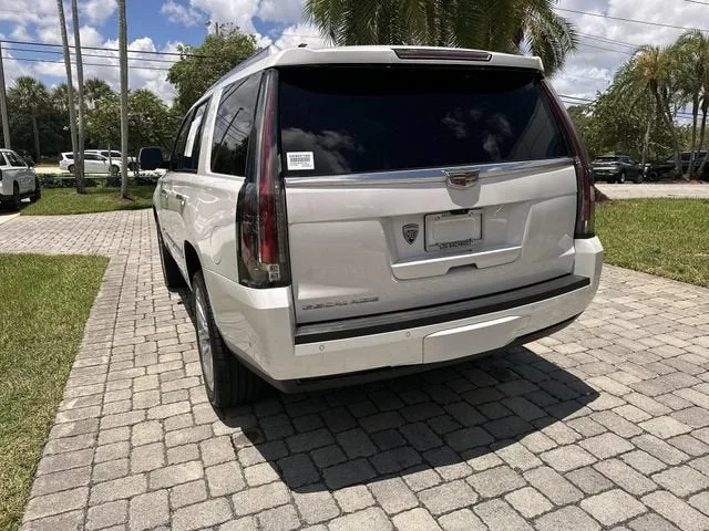 2018 Cadillac Escalade Premium Luxury photo 34