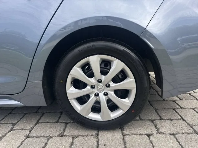 2024 Toyota Corolla LE photo 11
