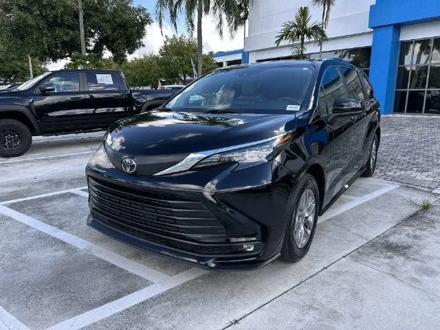 2026 Toyota Sienna XLE photo 20
