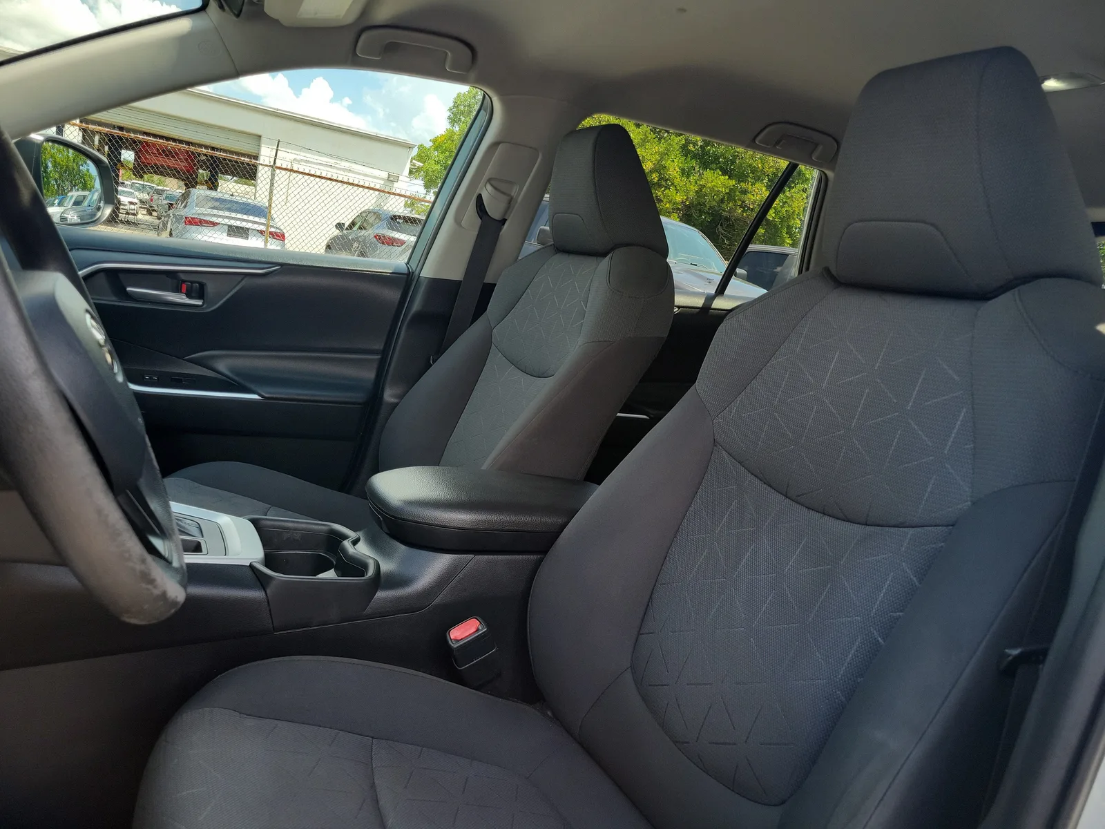2021 Toyota RAV4 XLE photo 22