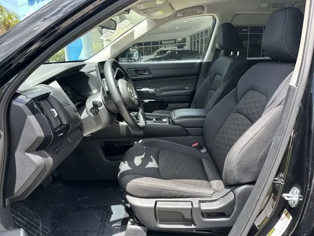 2025 Nissan Pathfinder S photo 30