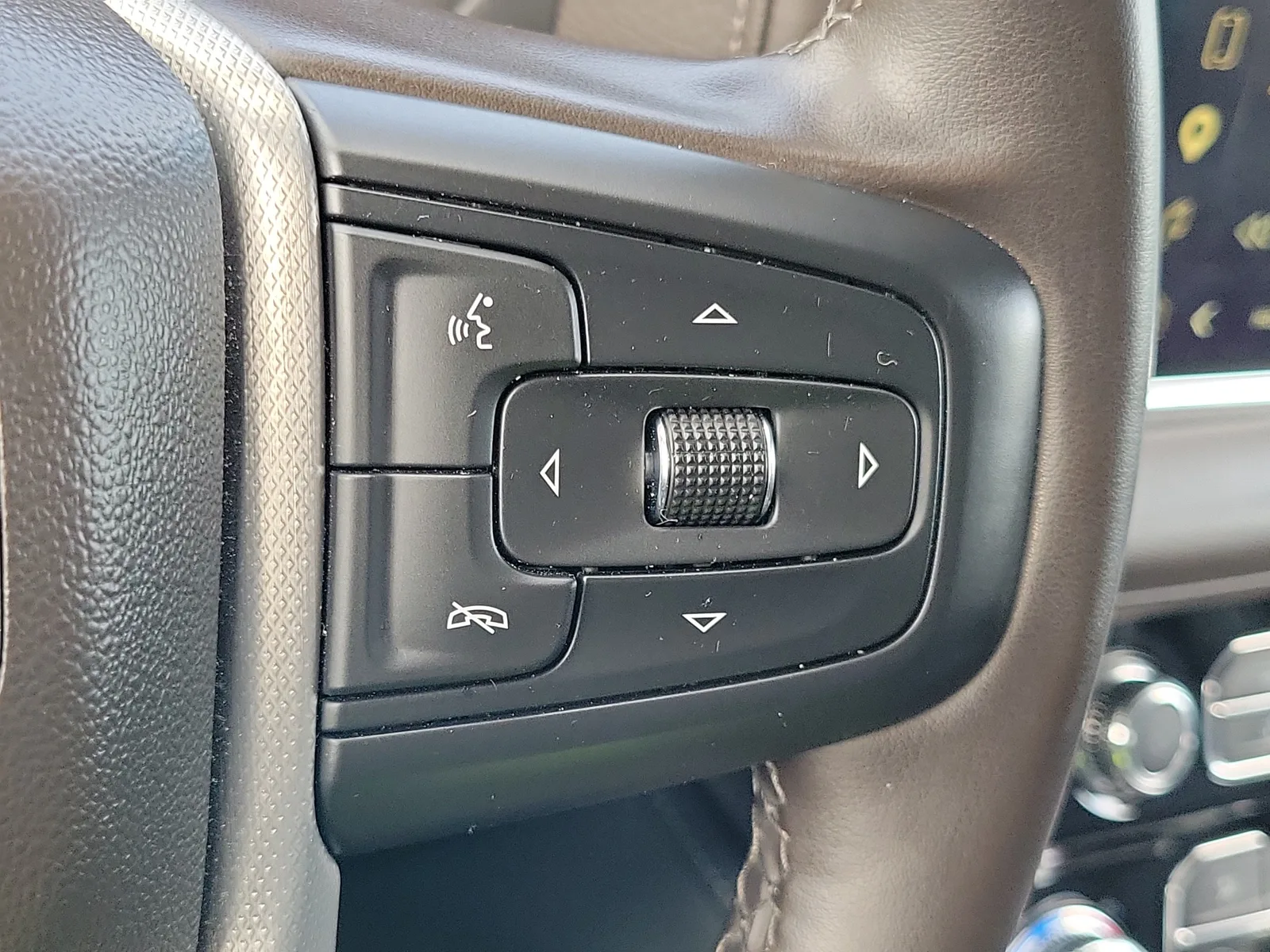 2024 GMC Yukon Denali photo 28