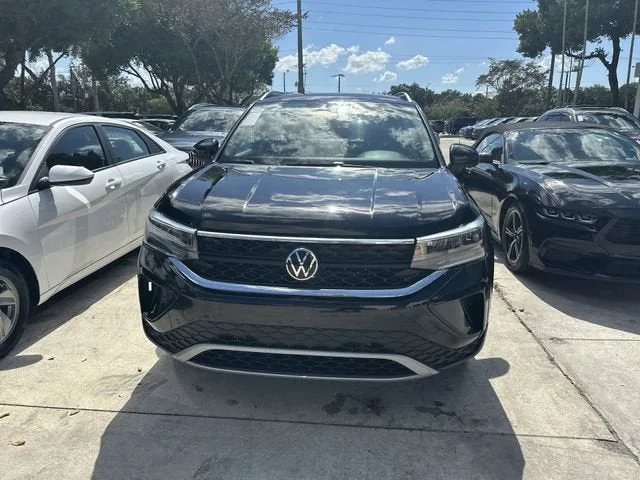 2024 Volkswagen Taos SE photo 9