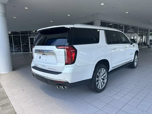 2022 GMC Yukon XL Denali photo 37