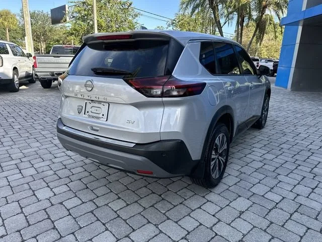 2022 Nissan Rogue SV photo 38