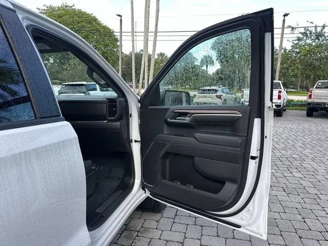 2023 Chevrolet Silverado 1500 RST photo 23