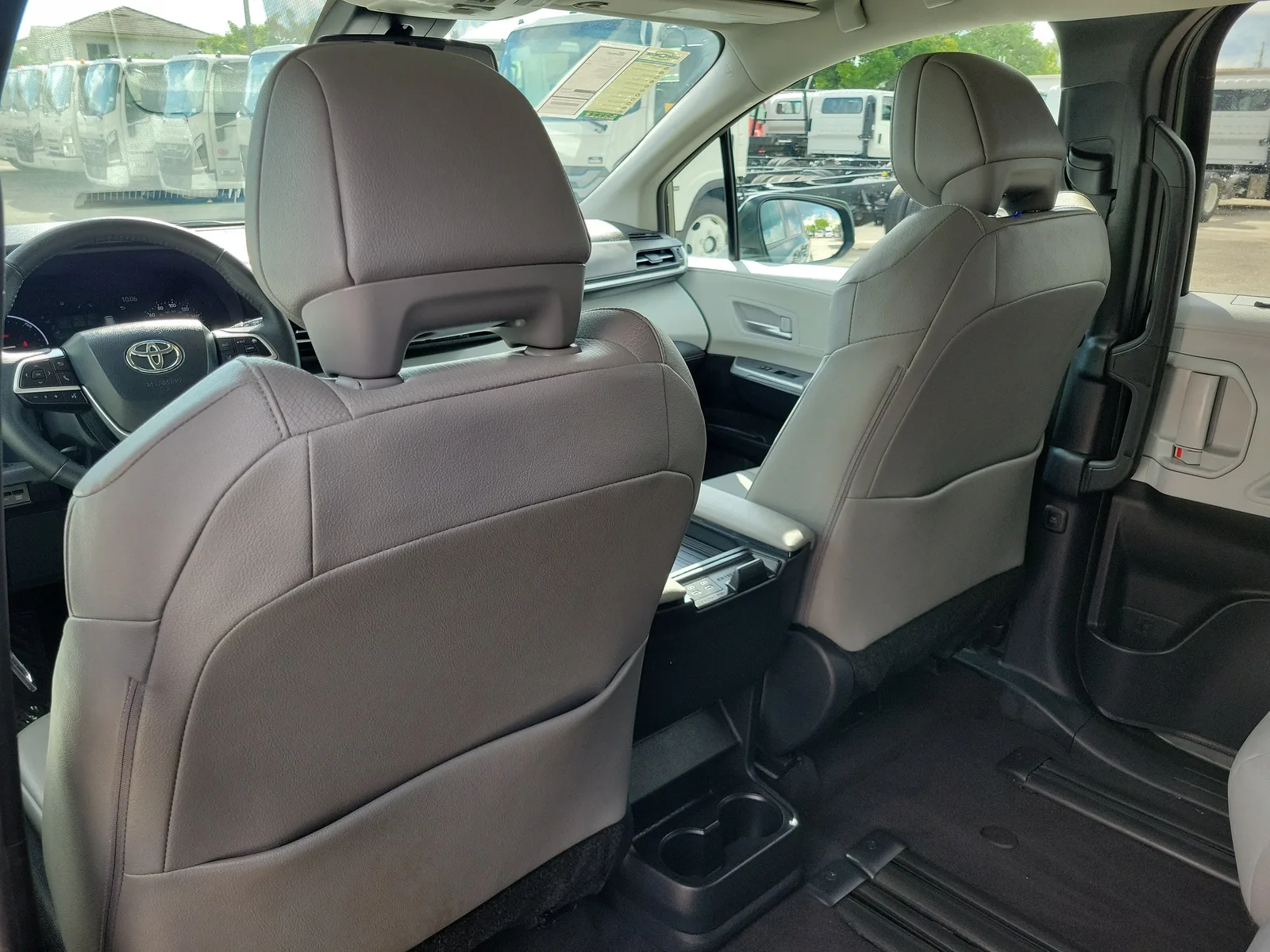 2026 Toyota Sienna XLE photo 16