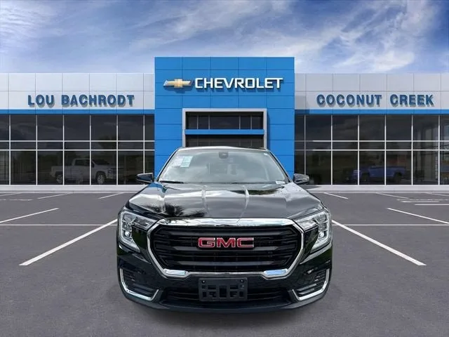 2024 GMC Terrain SLE photo 3