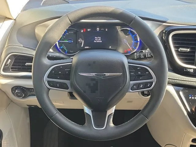2024 Chrysler Pacifica Hybrid Select photo 17