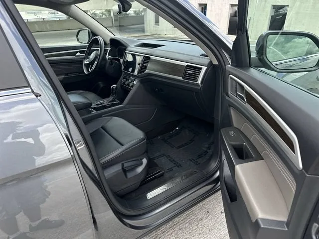 2022 Volkswagen Atlas 2.0T SE w/Technology photo 23