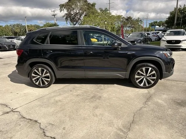 2024 Volkswagen Taos SE photo 13