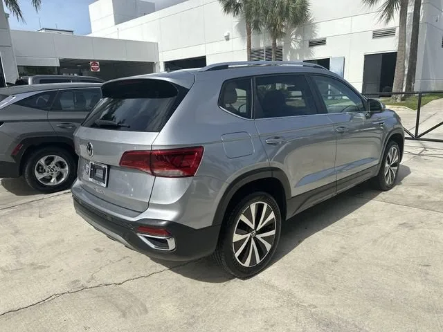 2024 Volkswagen Taos SE photo 32
