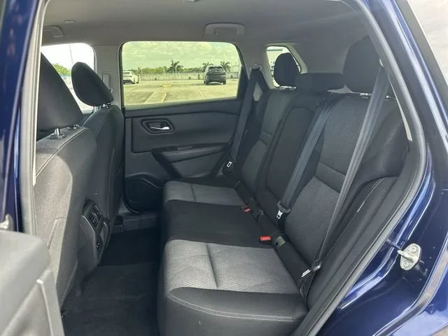 2024 Nissan Rogue SV photo 27