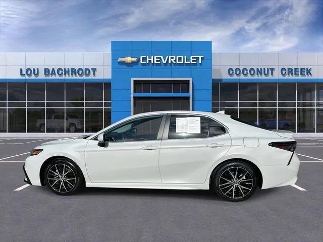 2024 Toyota Camry SE photo 5