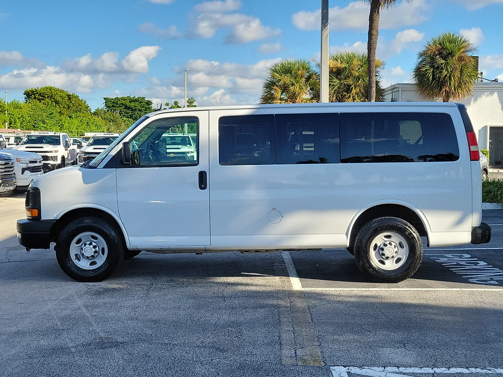 2014 Chevrolet Express Passenger 2500 LS photo 6